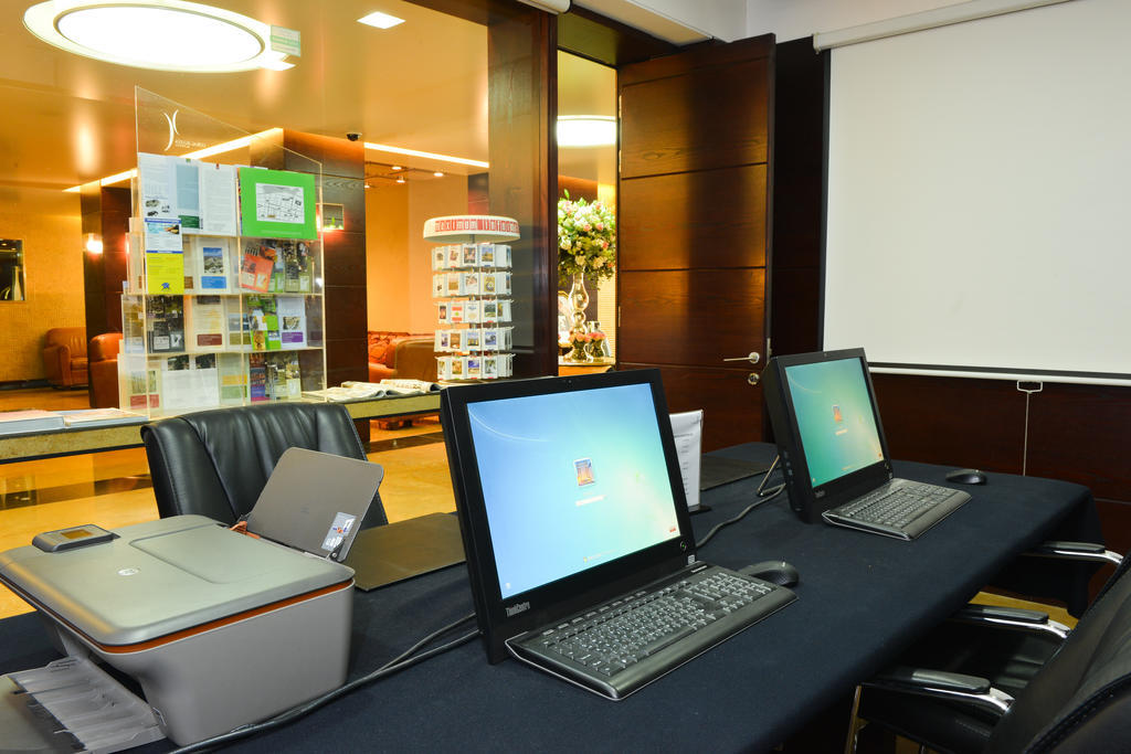 Coral Beirut Al Hamra Hotel Экстерьер фото
