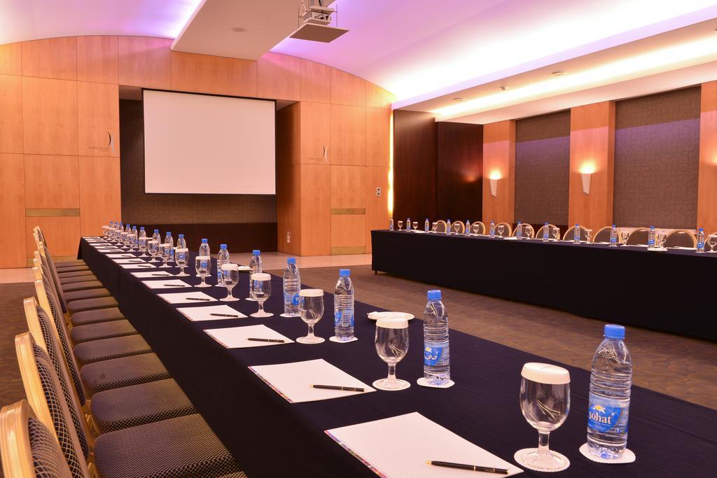 Coral Beirut Al Hamra Hotel Экстерьер фото