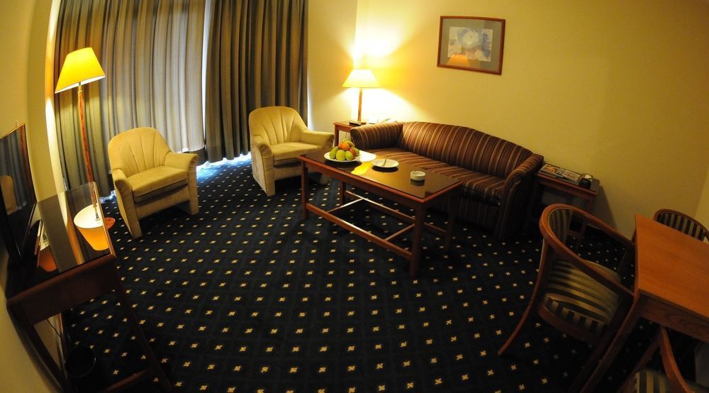 Coral Beirut Al Hamra Hotel Экстерьер фото