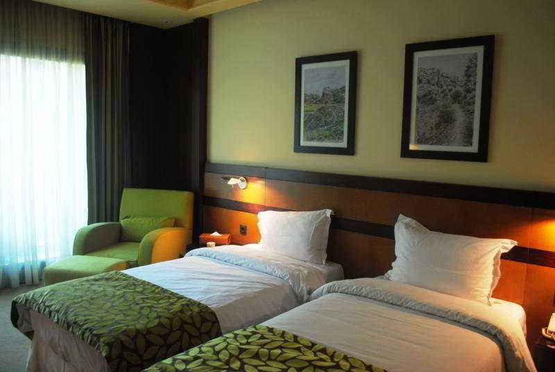 Coral Beirut Al Hamra Hotel Экстерьер фото