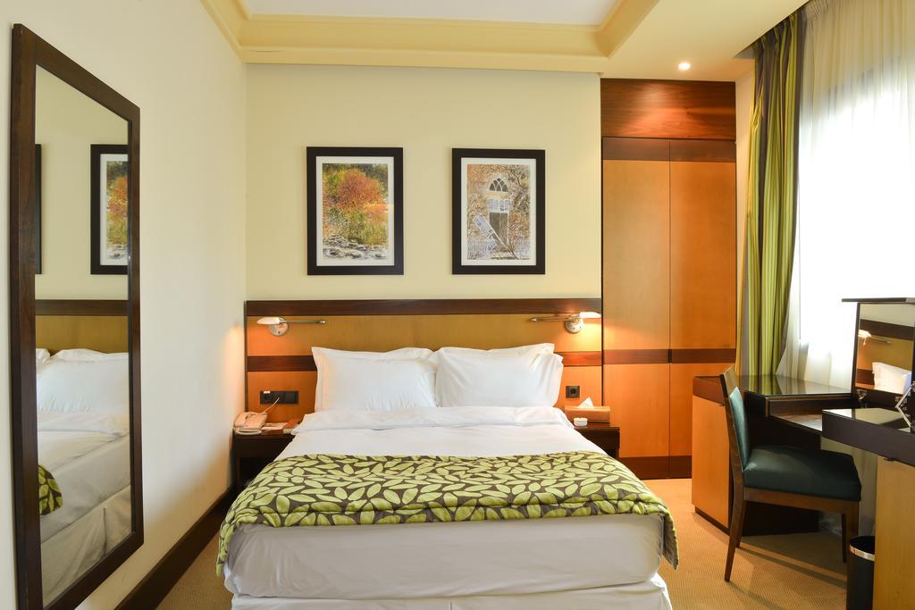 Coral Beirut Al Hamra Hotel Экстерьер фото