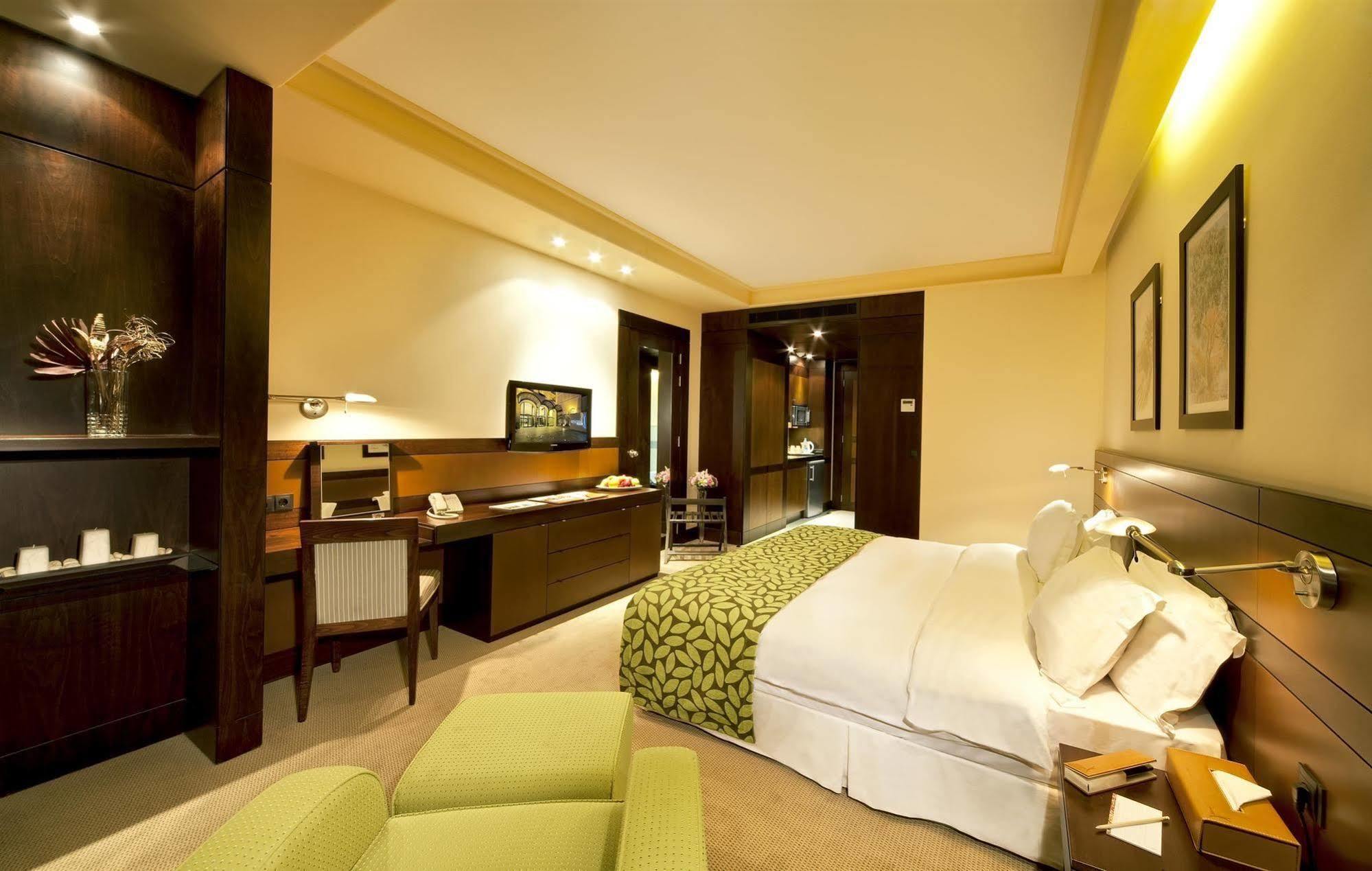 Coral Beirut Al Hamra Hotel Номер фото