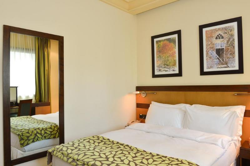 Coral Beirut Al Hamra Hotel Экстерьер фото